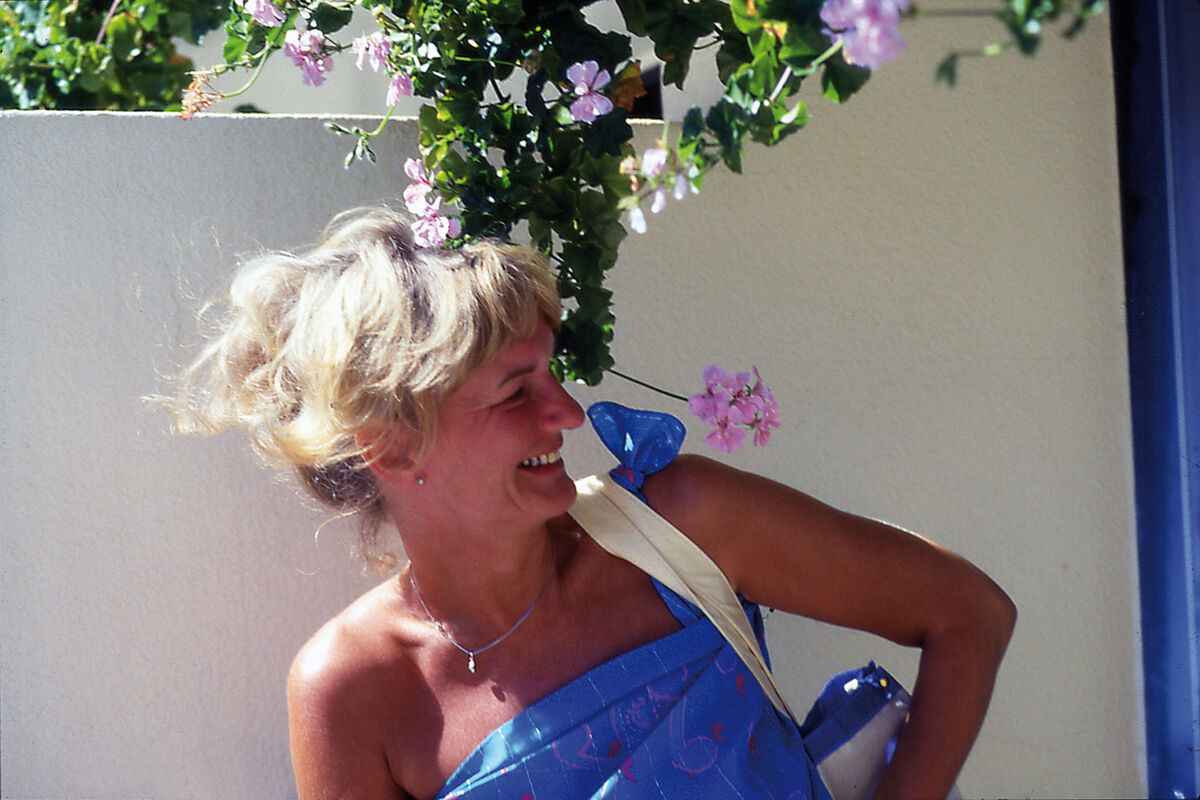 157 Lena med blommor i håret 1986