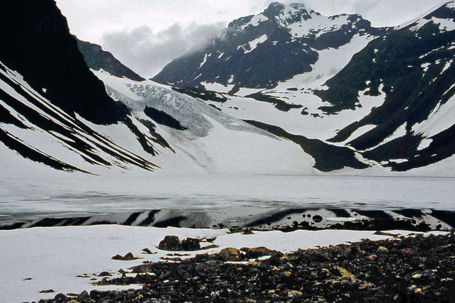 Tarfalajaure nästan täckt av is Kebnekaise 1997058