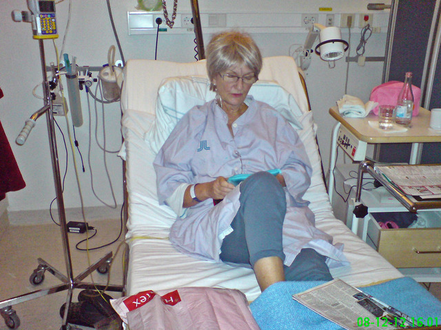 Lena några dagar efter operation på Huddinge sjukhus 2008 