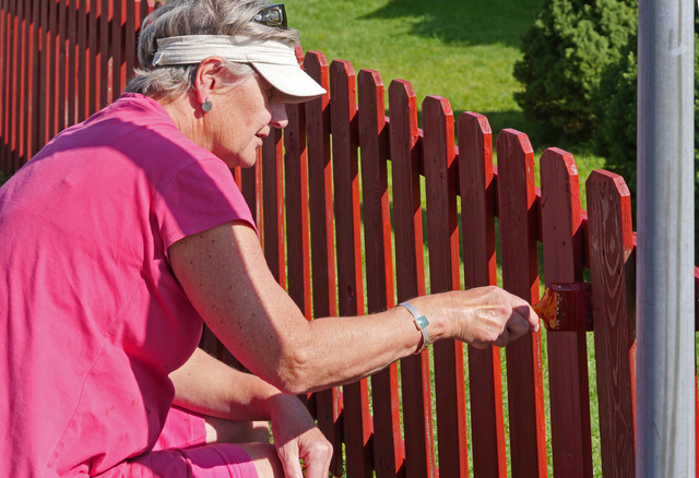  Margaret målar staket