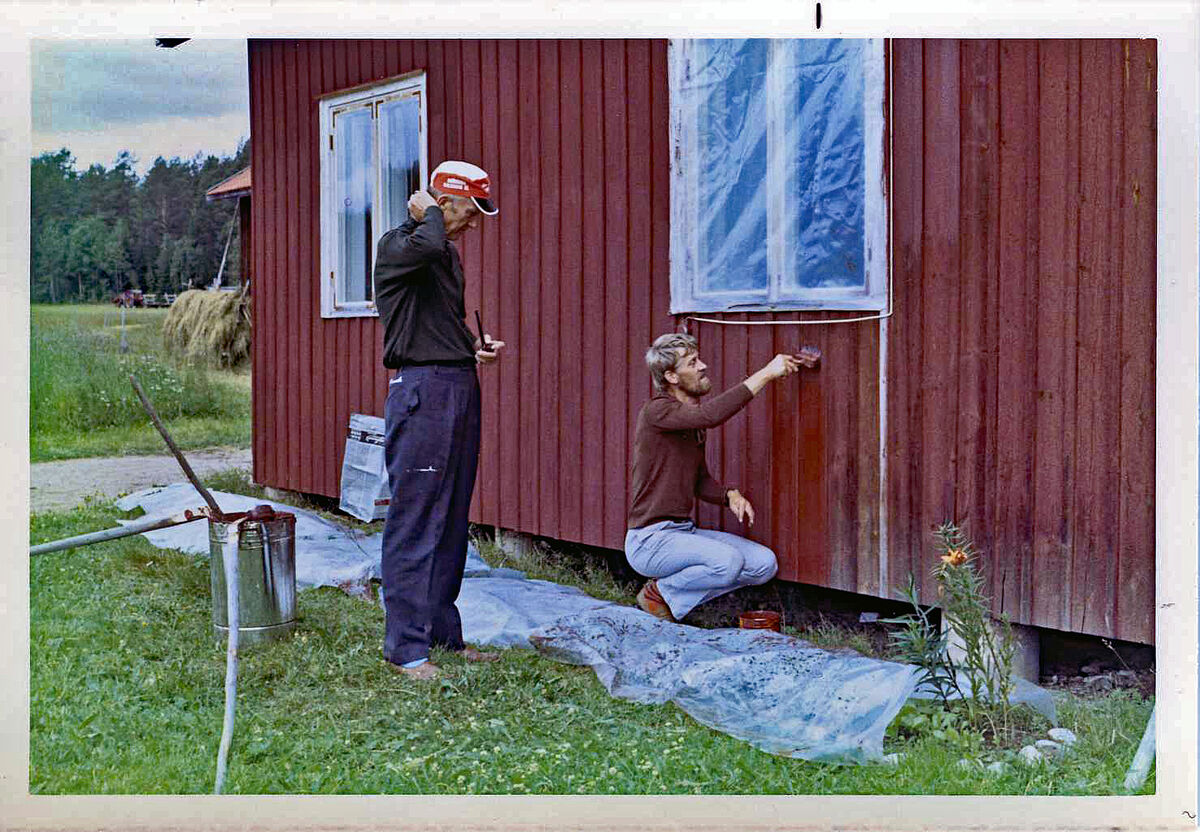Pappa och jag målar huset på Drabo sommaren1982035 kopiera