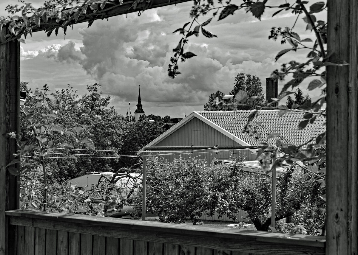Regntunga skyar över Lindesberg sommaren 2012 P1000505 kopiera