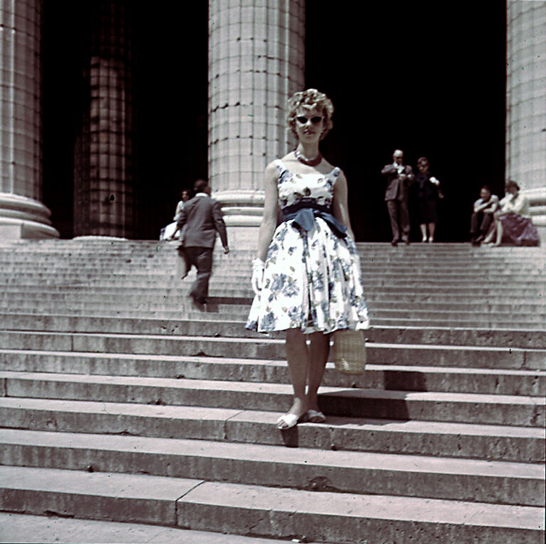 Lisbeth på sightseeing i Paris 1960