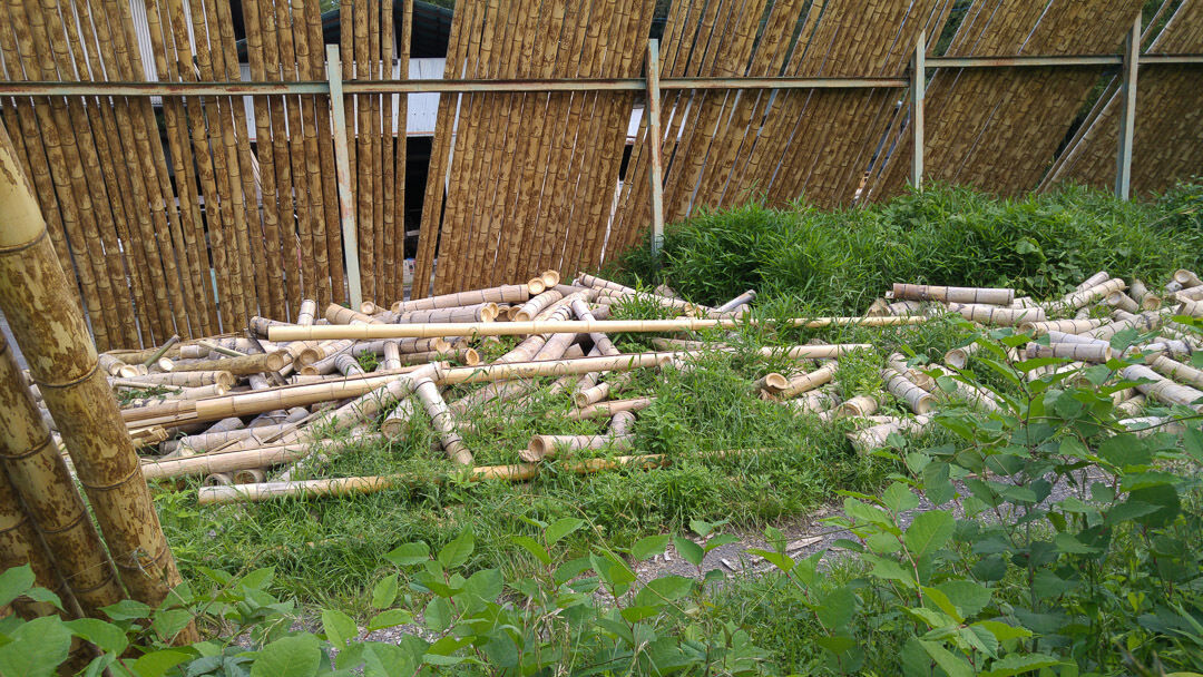 I Arashiyama finns den stora bambuskogen och alldeles utanför är det en byggmarknad som säljer bambu.