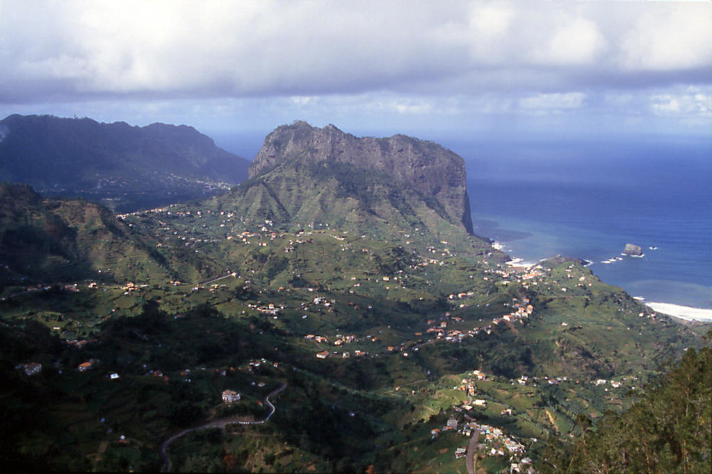 Utsikt-mot-Porto-da-Cruz-på-Madeira-1986