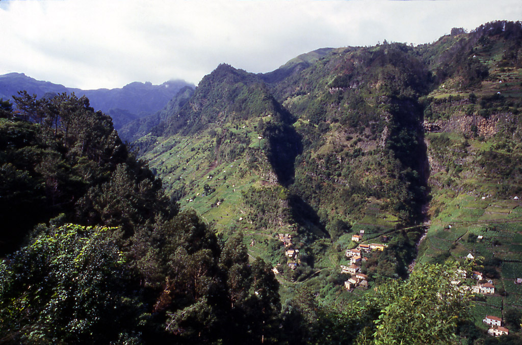 Höga-berg-och-djupa-dalar-på-Madeira-1986